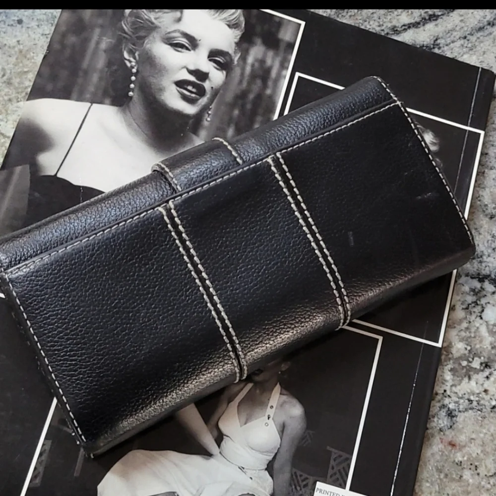 KATE SPADE * black leather wallet